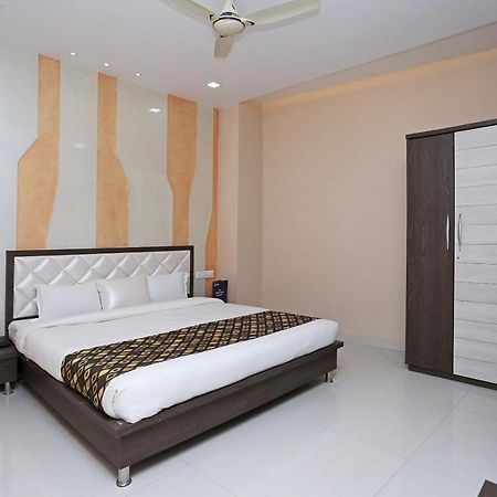 גורקפור Oyo 10360 Hotel Grand Manoranjan מראה חיצוני תמונה