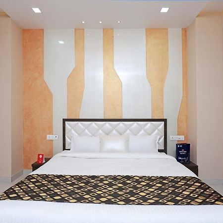 גורקפור Oyo 10360 Hotel Grand Manoranjan מראה חיצוני תמונה