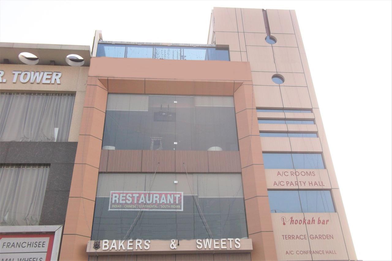 גורקפור Oyo 10360 Hotel Grand Manoranjan מראה חיצוני תמונה