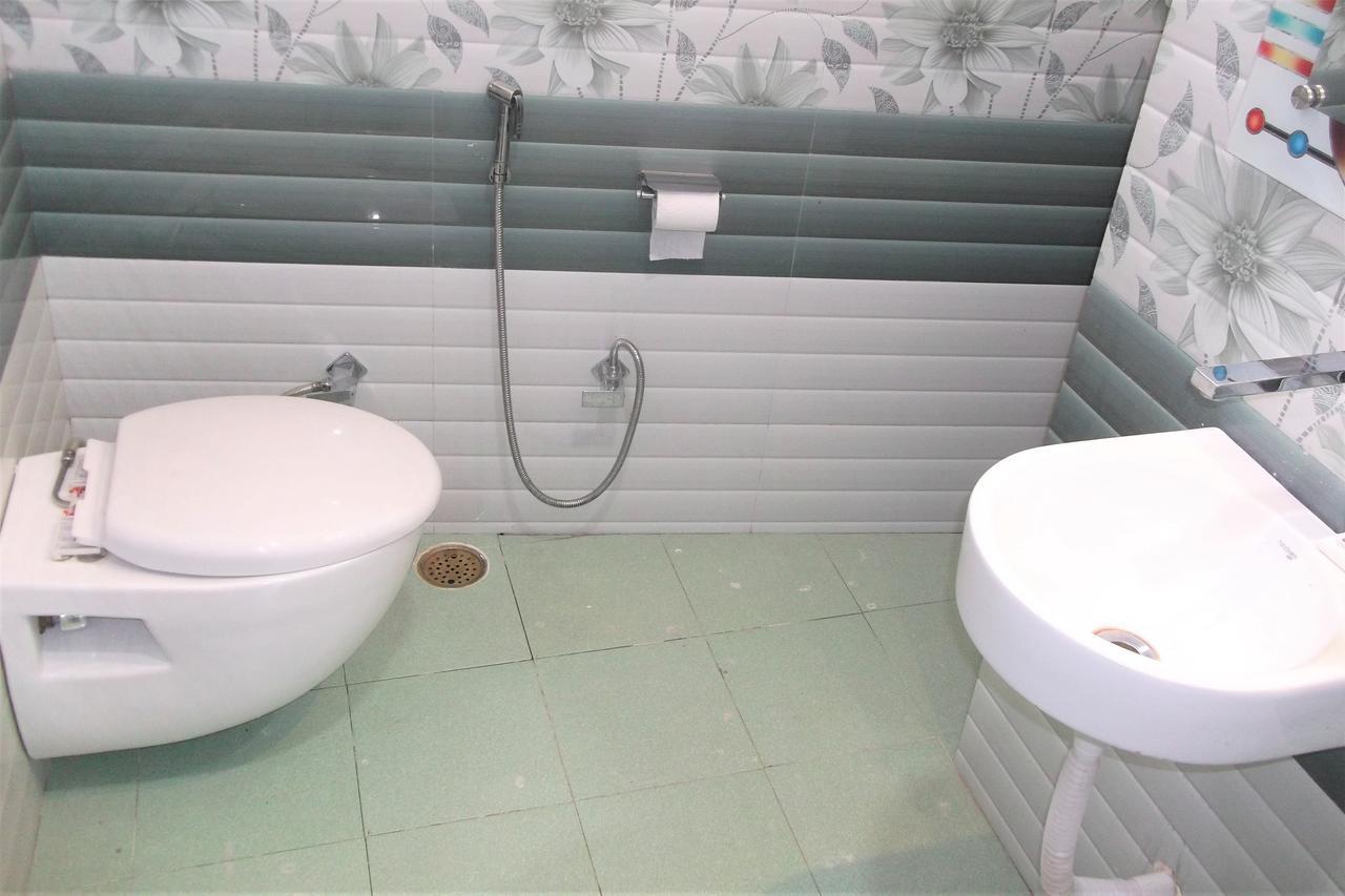 גורקפור Oyo 10360 Hotel Grand Manoranjan מראה חיצוני תמונה