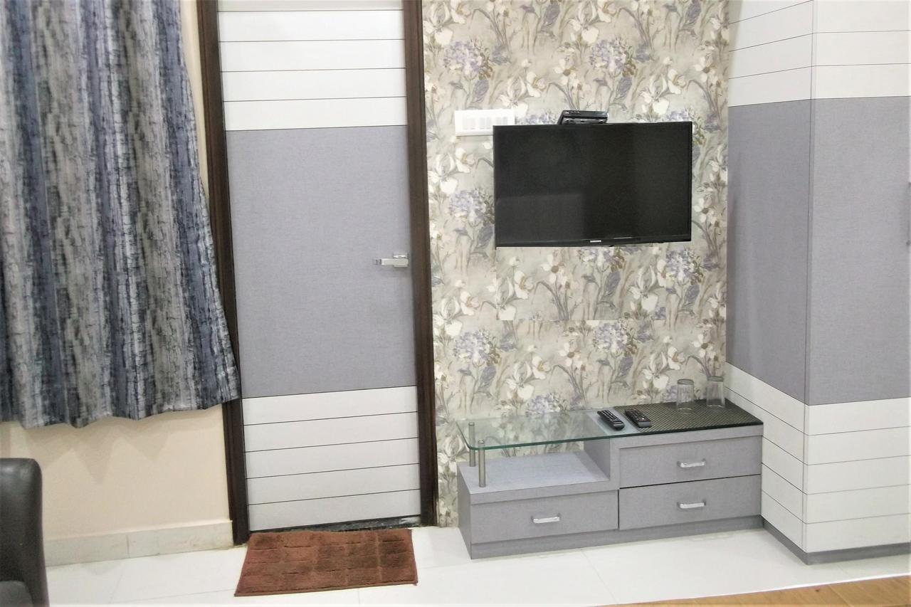 גורקפור Oyo 10360 Hotel Grand Manoranjan מראה חיצוני תמונה