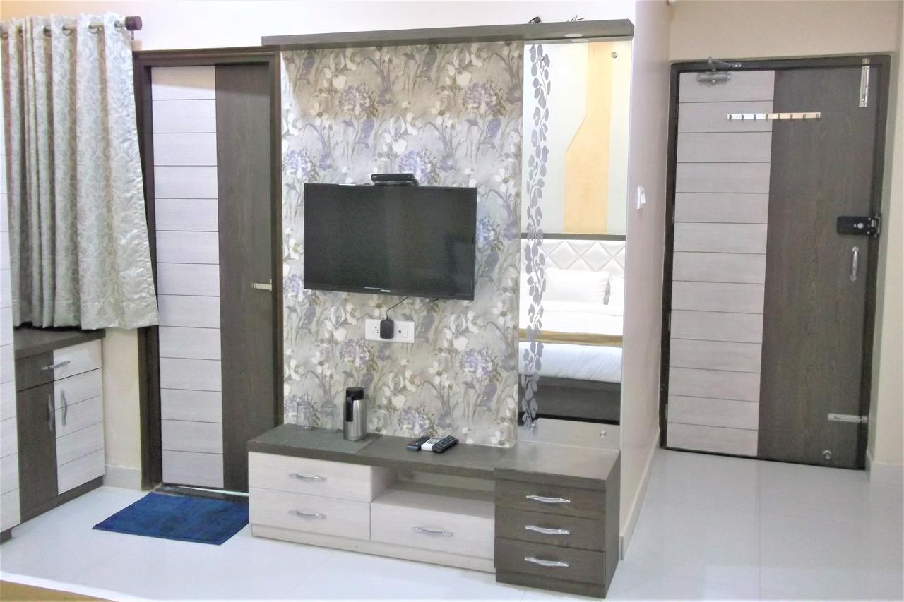 גורקפור Oyo 10360 Hotel Grand Manoranjan מראה חיצוני תמונה