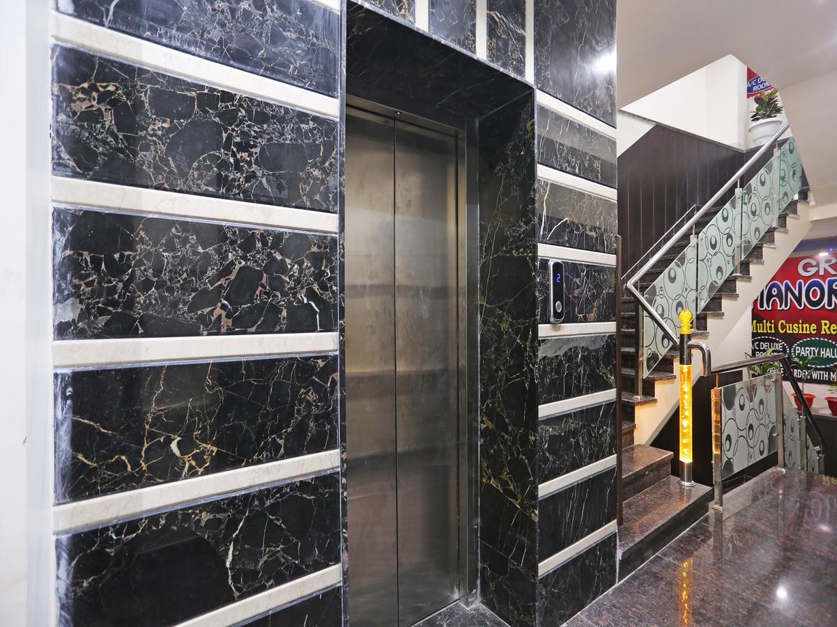 גורקפור Oyo 10360 Hotel Grand Manoranjan מראה חיצוני תמונה