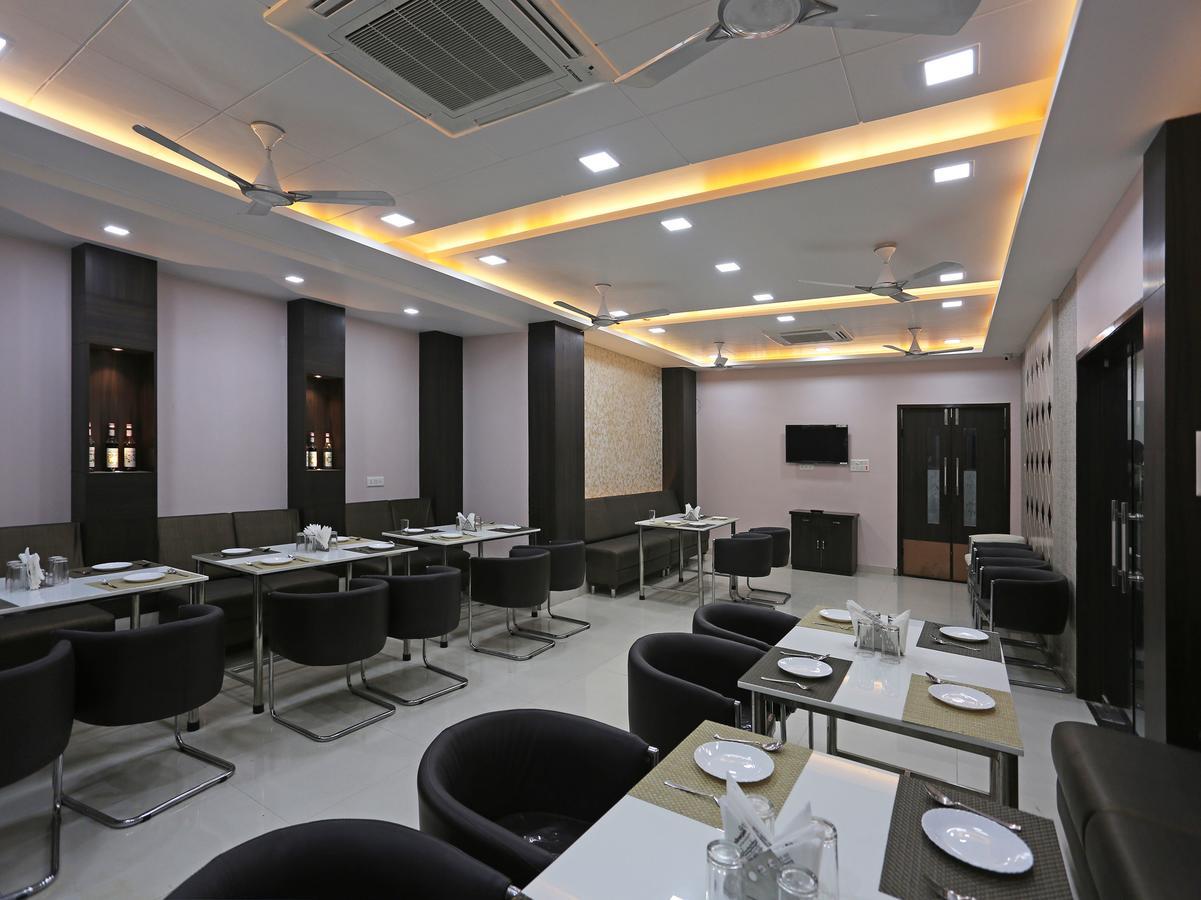 גורקפור Oyo 10360 Hotel Grand Manoranjan מראה חיצוני תמונה