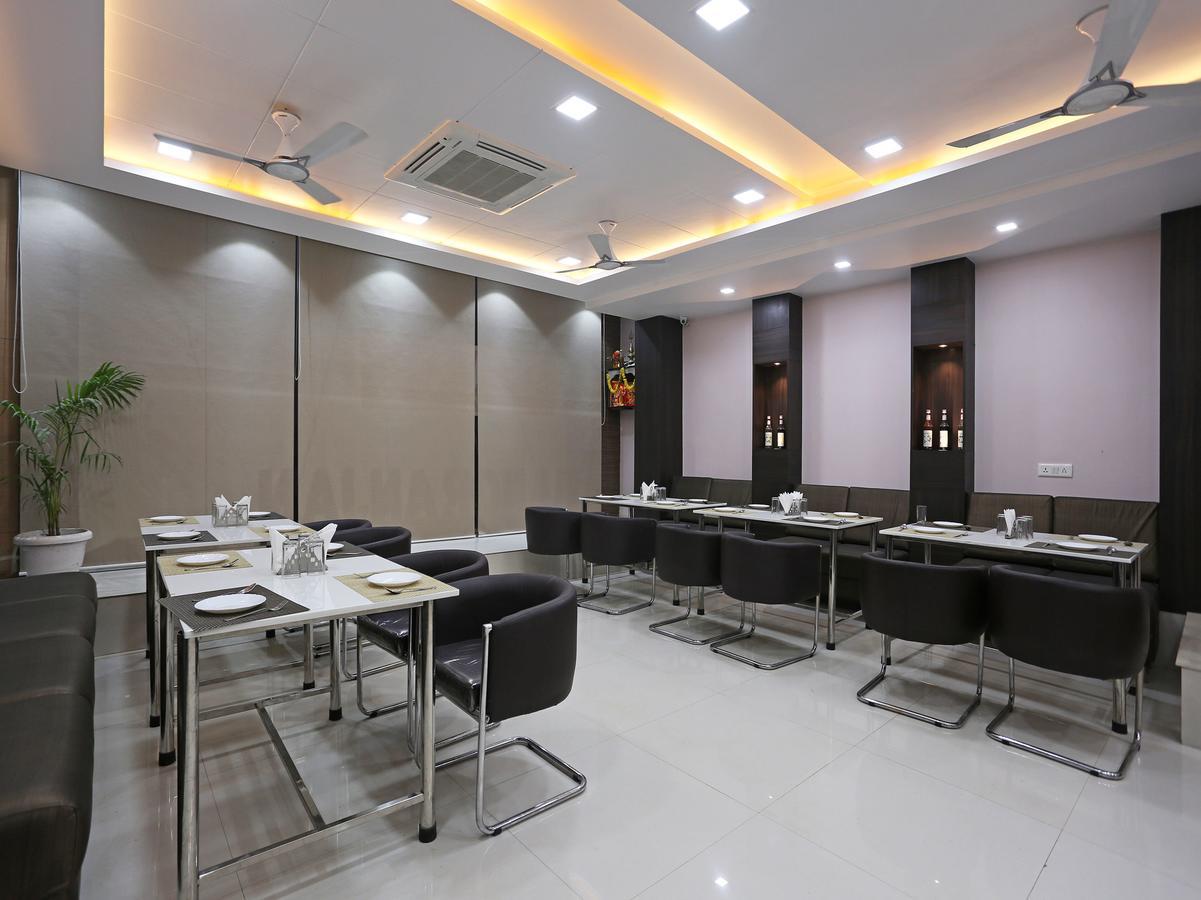 גורקפור Oyo 10360 Hotel Grand Manoranjan מראה חיצוני תמונה
