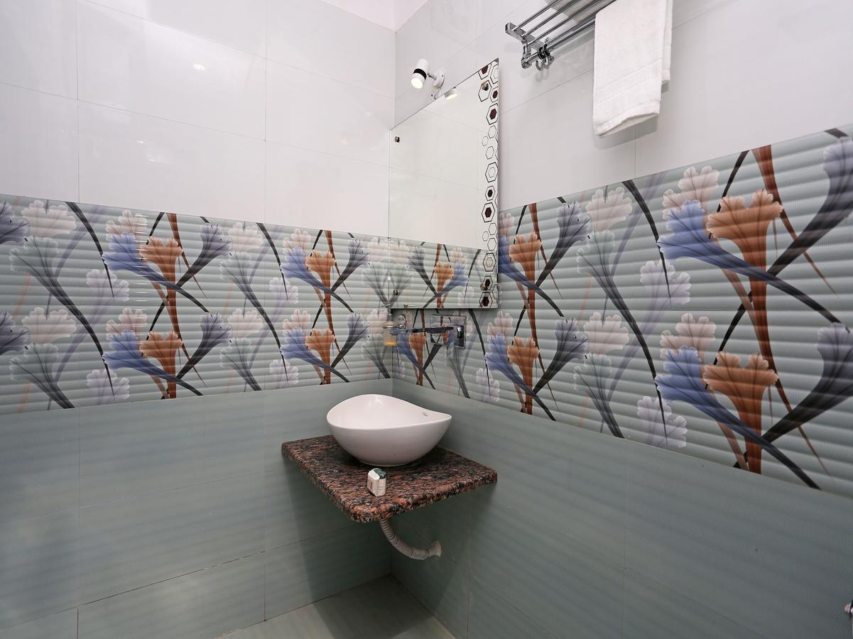 גורקפור Oyo 10360 Hotel Grand Manoranjan מראה חיצוני תמונה