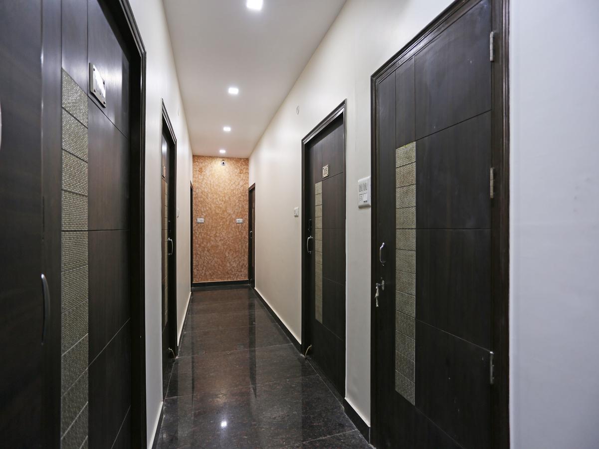 גורקפור Oyo 10360 Hotel Grand Manoranjan מראה חיצוני תמונה