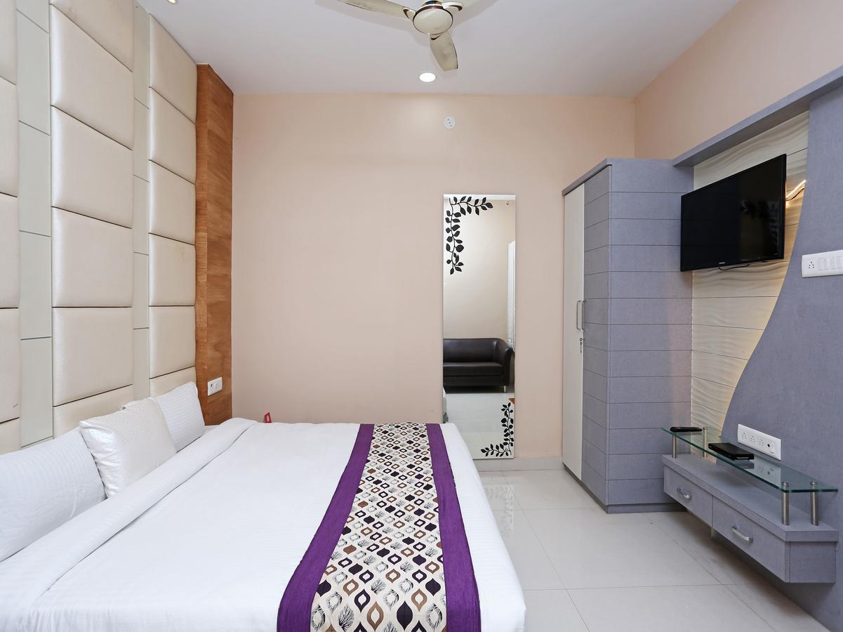 גורקפור Oyo 10360 Hotel Grand Manoranjan מראה חיצוני תמונה