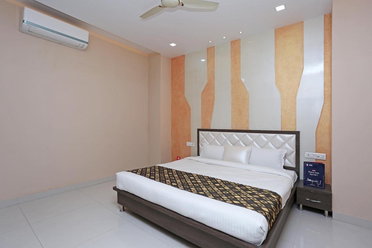 גורקפור Oyo 10360 Hotel Grand Manoranjan מראה חיצוני תמונה