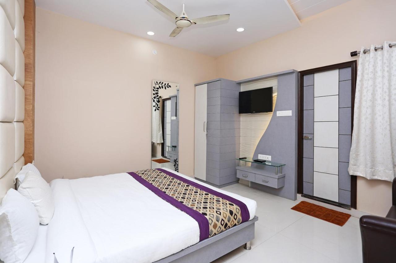 גורקפור Oyo 10360 Hotel Grand Manoranjan מראה חיצוני תמונה