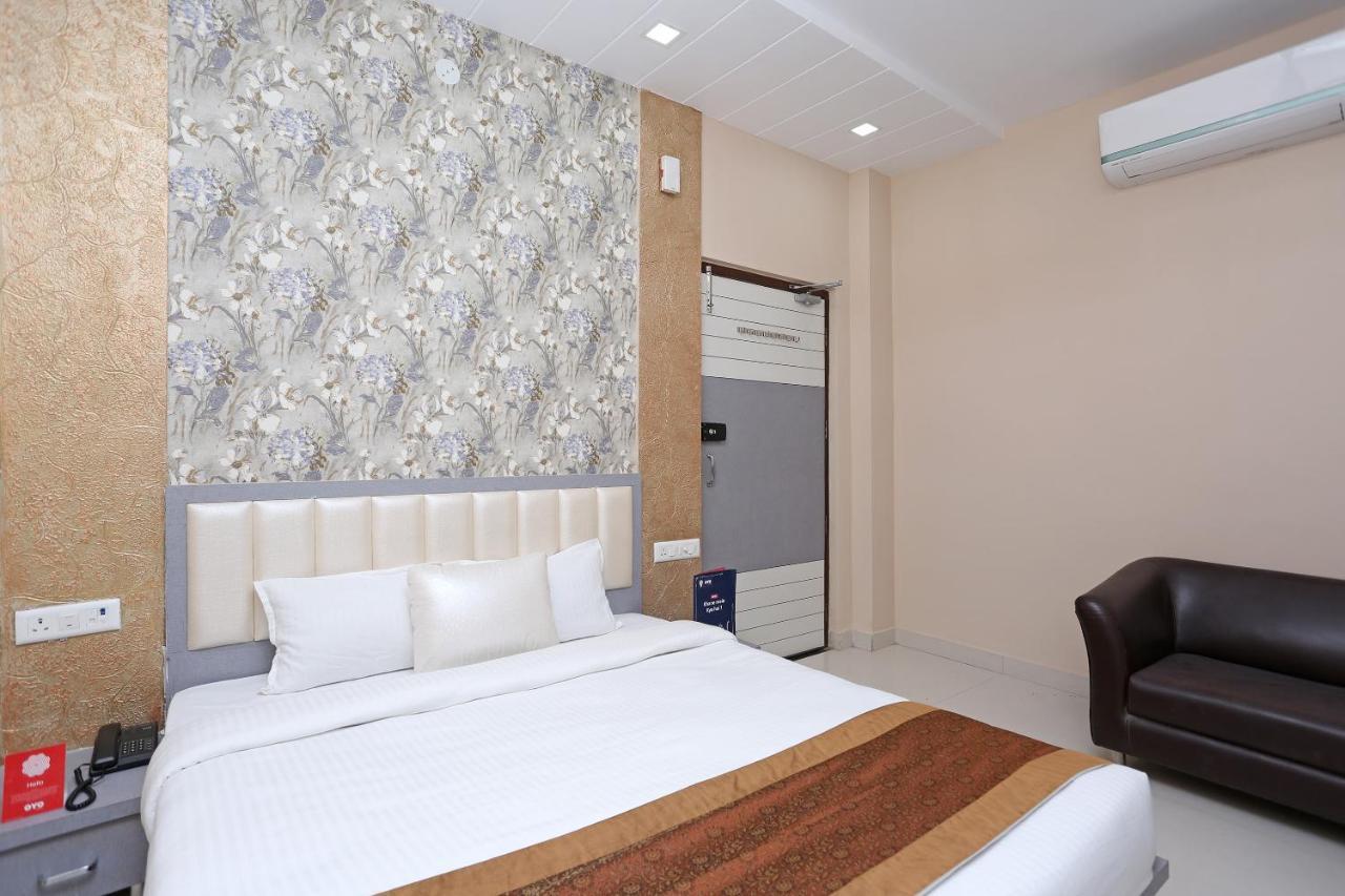 גורקפור Oyo 10360 Hotel Grand Manoranjan מראה חיצוני תמונה