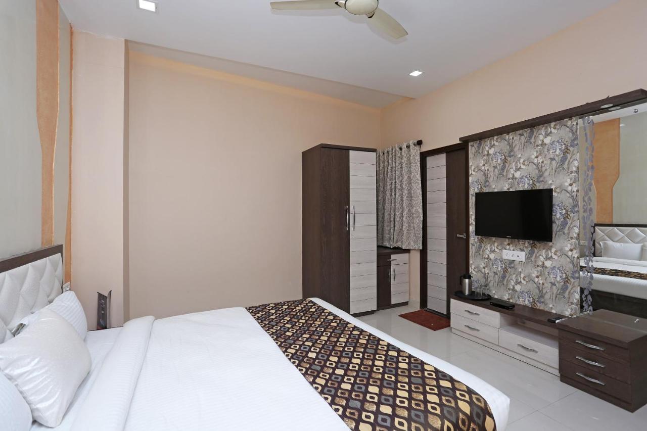 גורקפור Oyo 10360 Hotel Grand Manoranjan מראה חיצוני תמונה