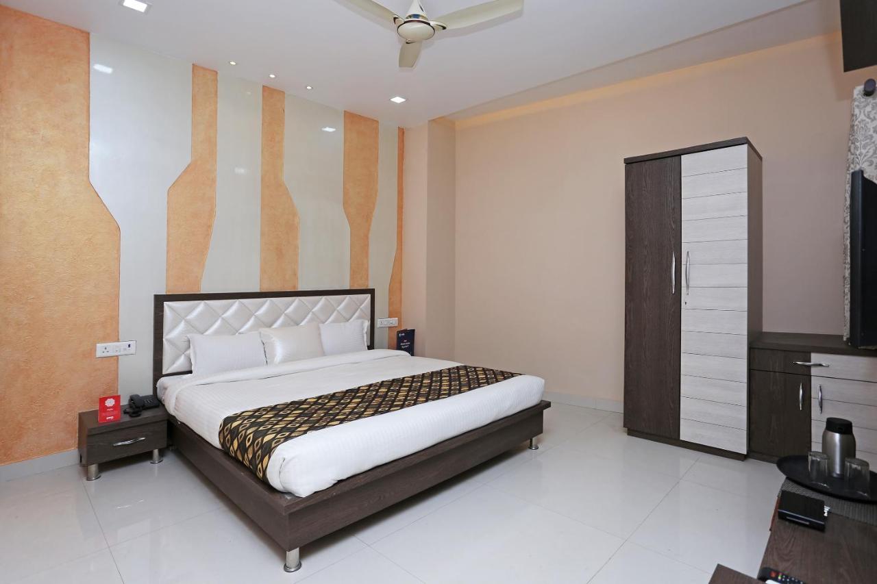גורקפור Oyo 10360 Hotel Grand Manoranjan מראה חיצוני תמונה