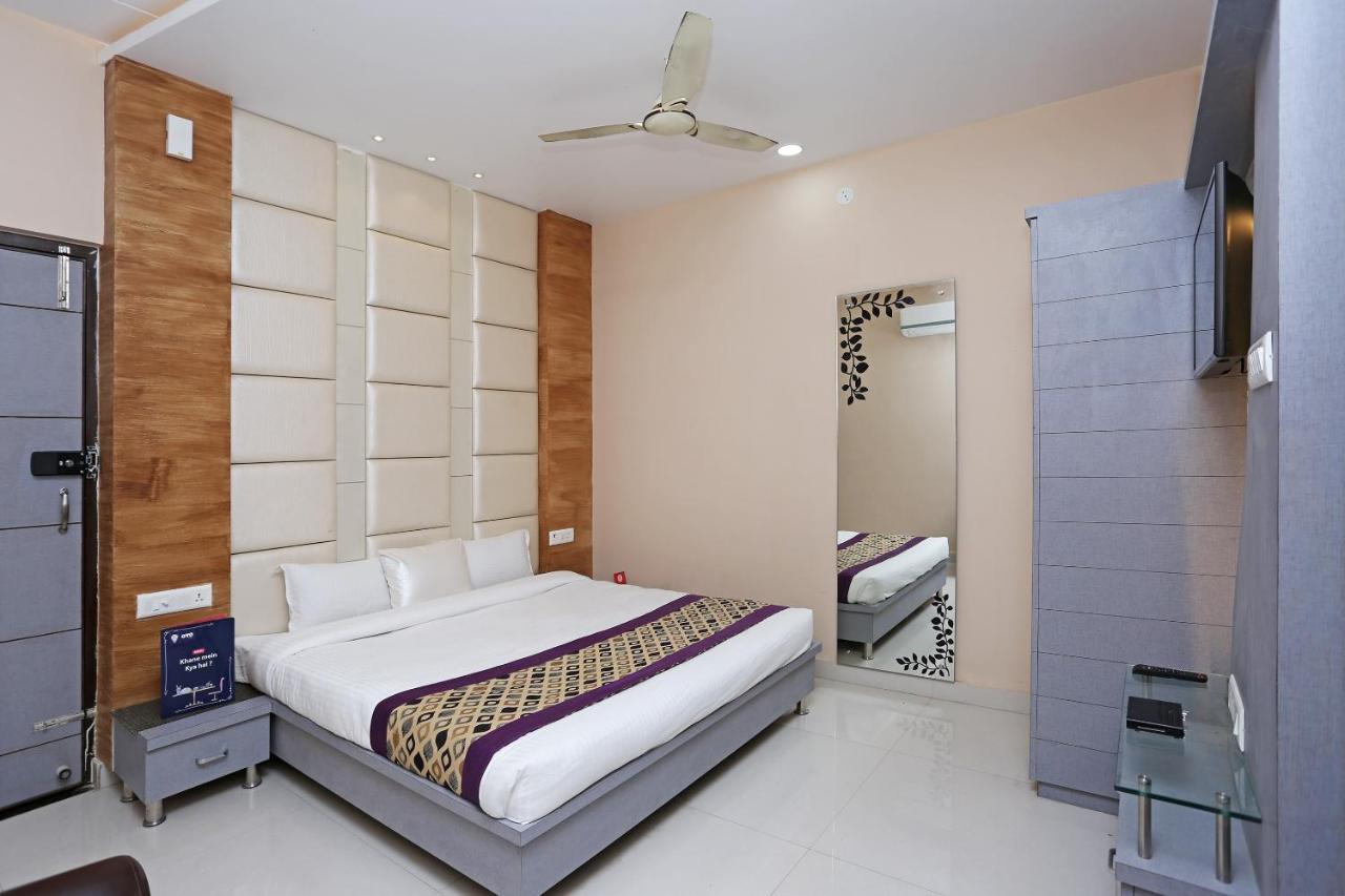 גורקפור Oyo 10360 Hotel Grand Manoranjan מראה חיצוני תמונה