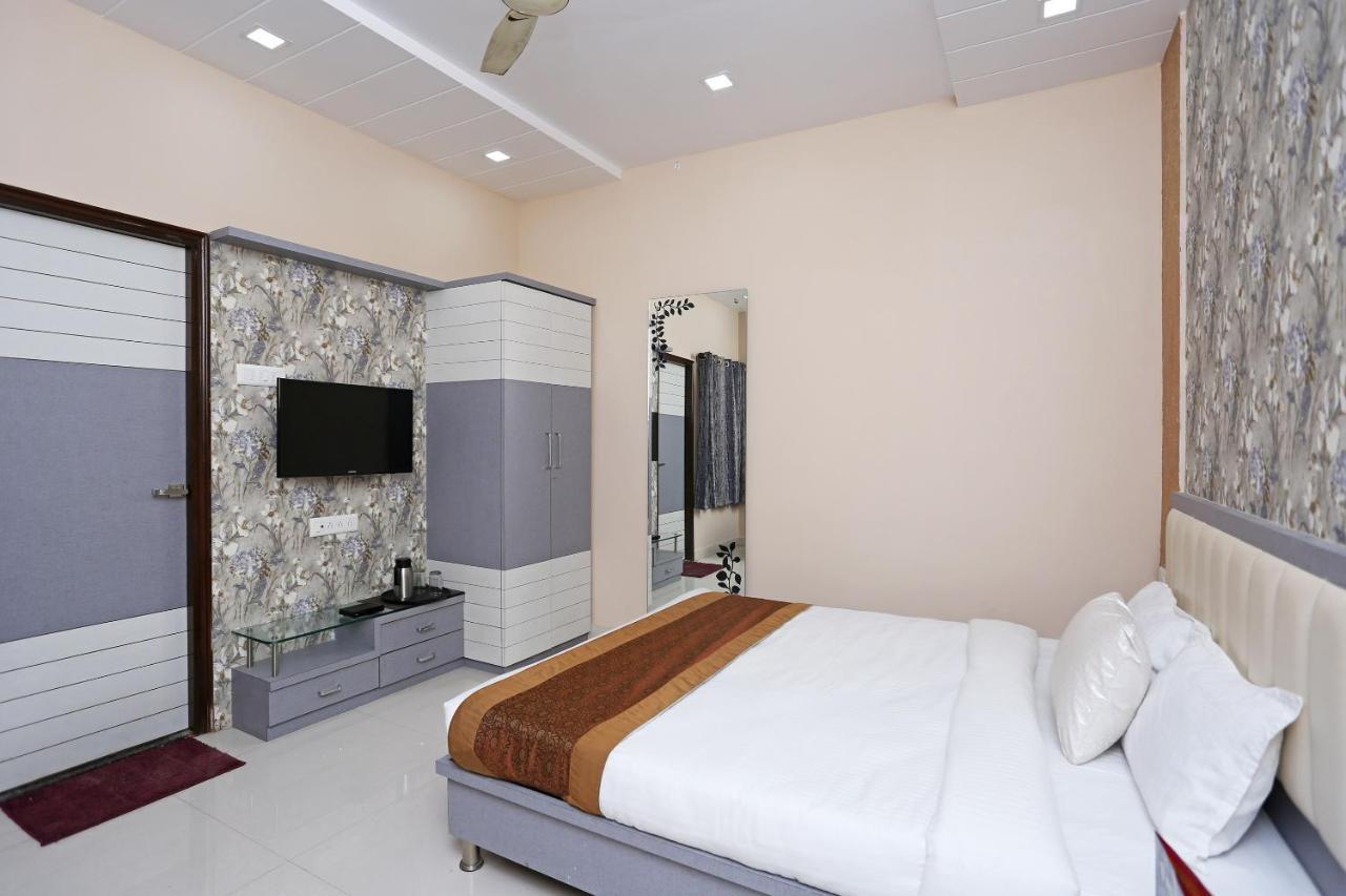 גורקפור Oyo 10360 Hotel Grand Manoranjan מראה חיצוני תמונה