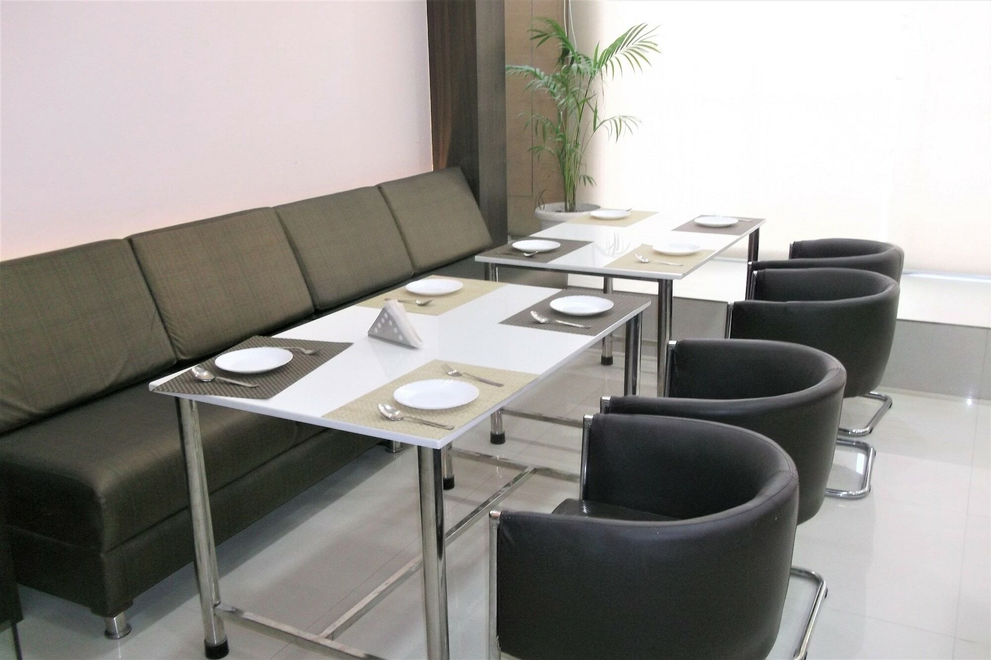 גורקפור Oyo 10360 Hotel Grand Manoranjan מראה חיצוני תמונה